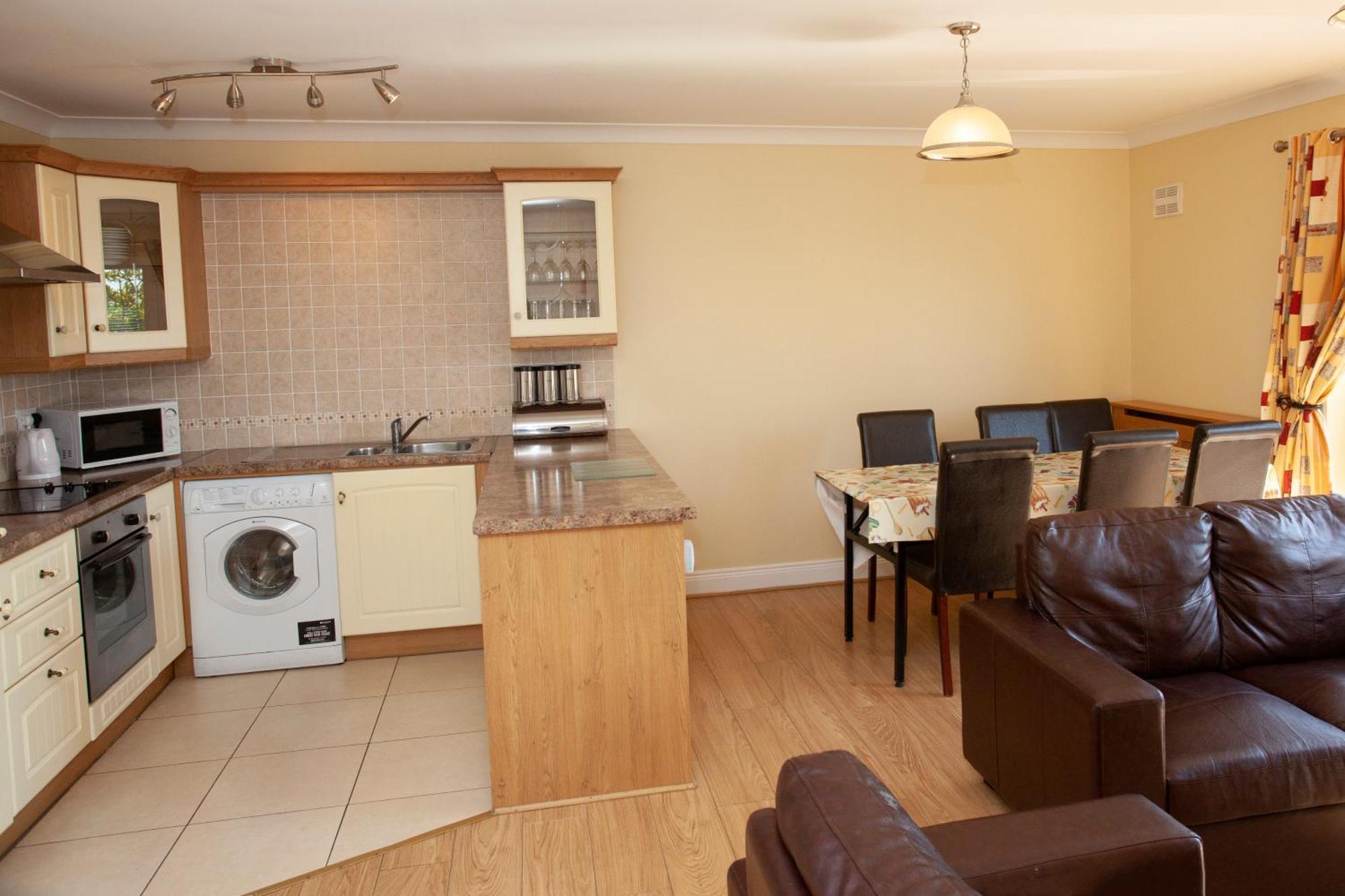 Knightsbrook Hotel Courtyard Accommodation Трим Екстериор снимка