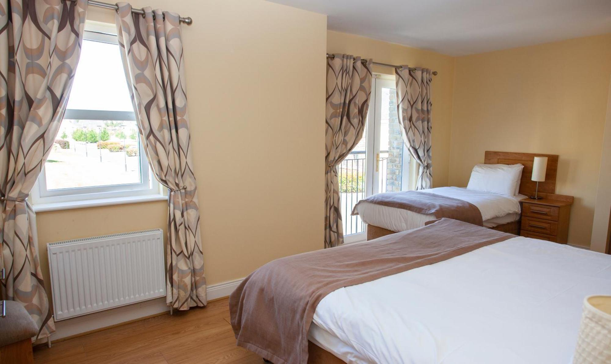 Knightsbrook Hotel Courtyard Accommodation Трим Екстериор снимка