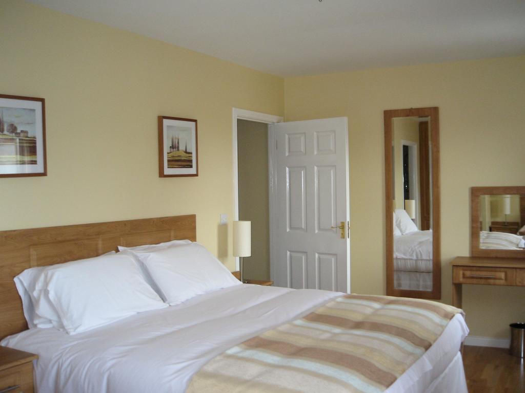 Knightsbrook Hotel Courtyard Accommodation Трим Екстериор снимка